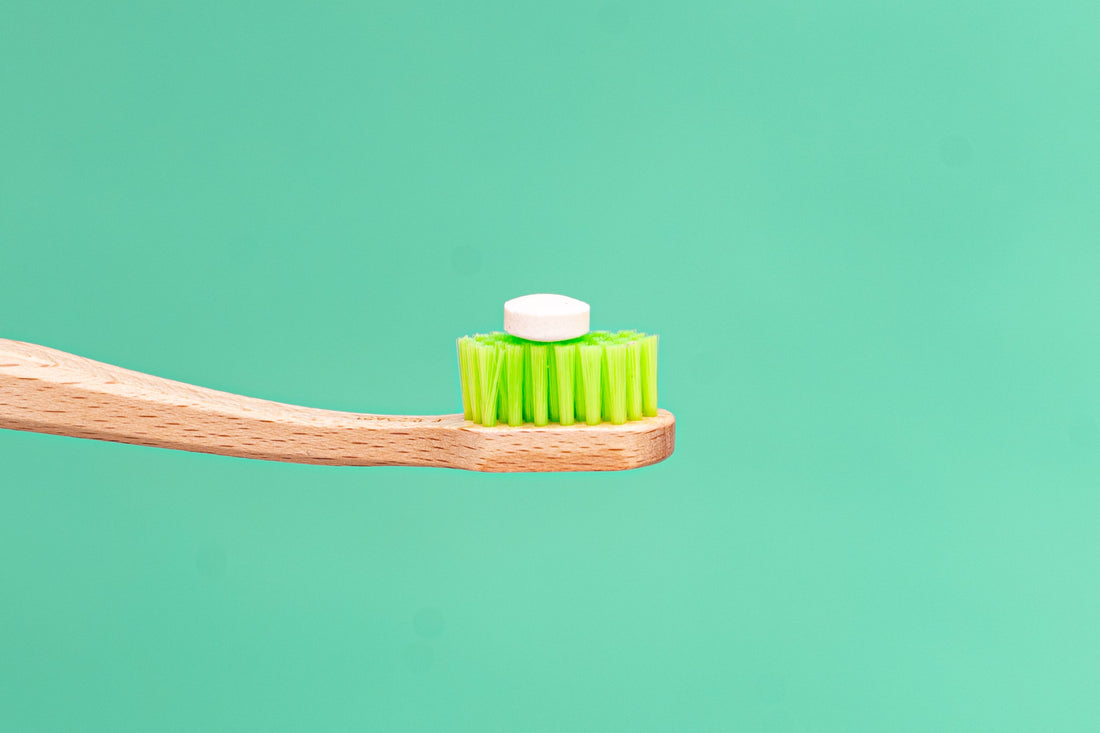 Hydroxyapatite tablet toothpaste